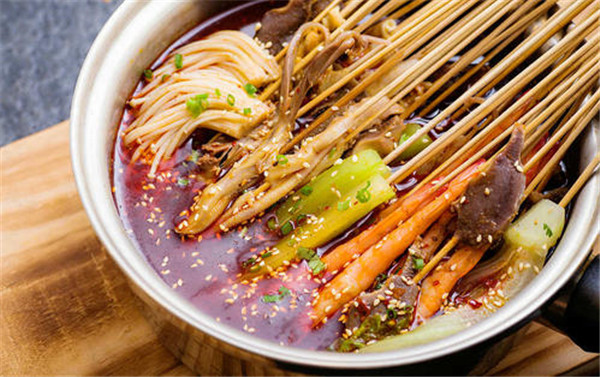 见证80后冷锅串串加盟